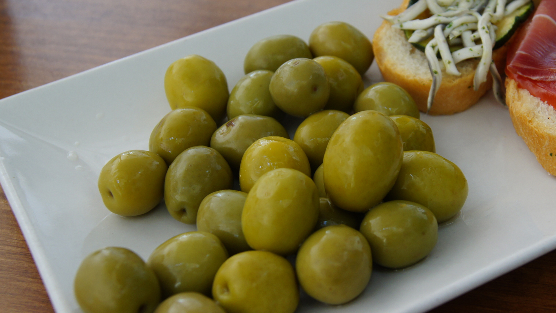 Fotostrecke Appetitanreger 15: Grüne Oliven