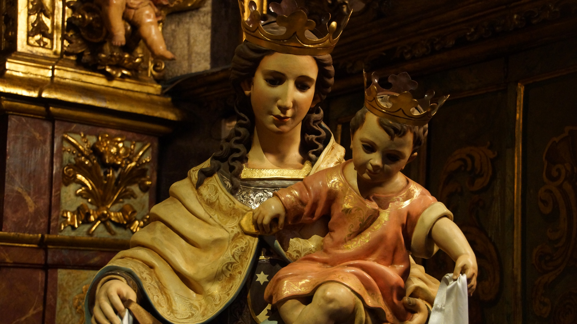 Maria 23: Gekrönte Maria mit gekröntem Jesukind