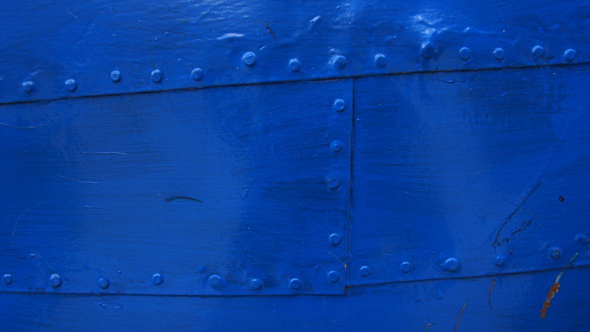Fotostrecke Blau 02: Genietete Bootsplanken eines Fischerbootes am Ohridsee