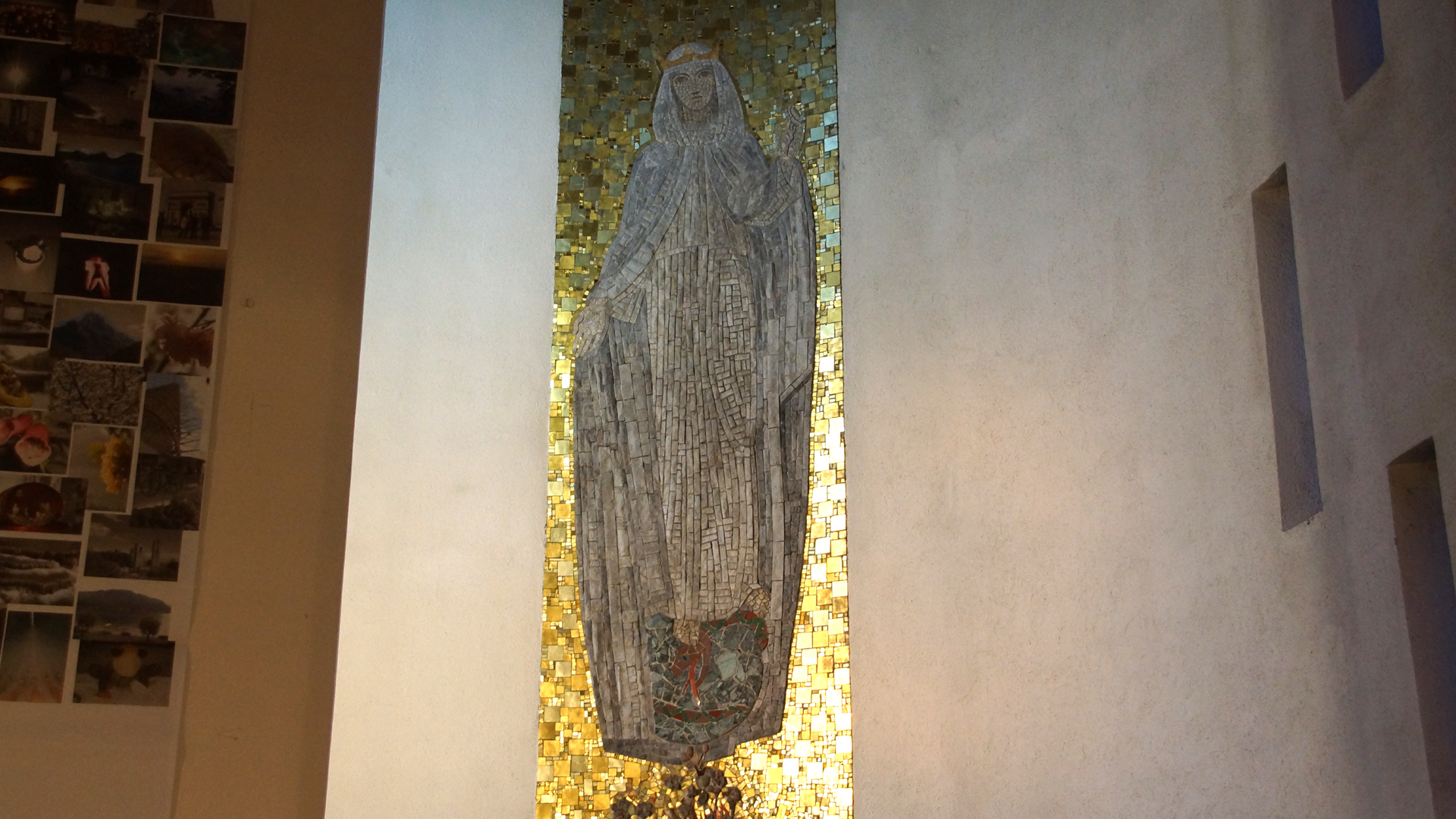 Maria 14: Marienmosaik in der Marienkirche in Perchtoldsdorf (Niederösterreich)