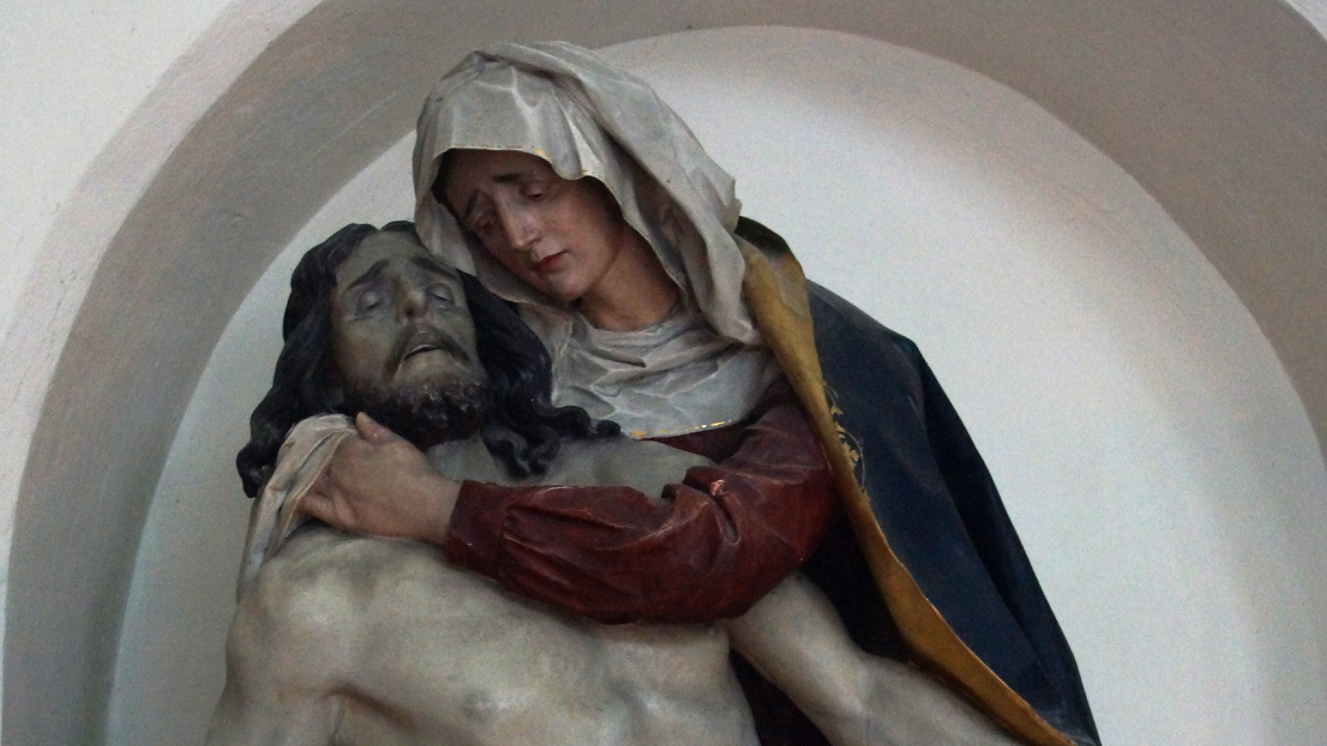 Maria 18: Pietá in der römisch-katholischen Kirche in Hallstatt