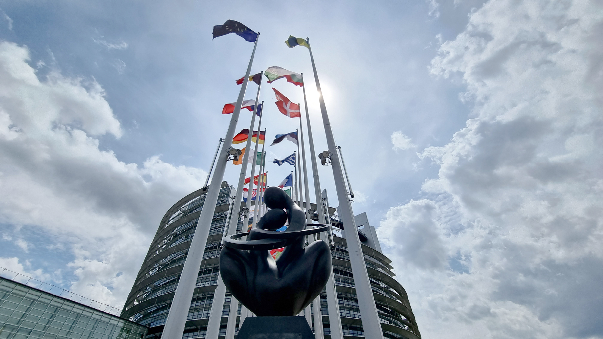 Fotostrecke Mein Europa 24: Vorplatz bzw. Eingangsbereich zum EU-Parlament in Straßburg, Frankreich