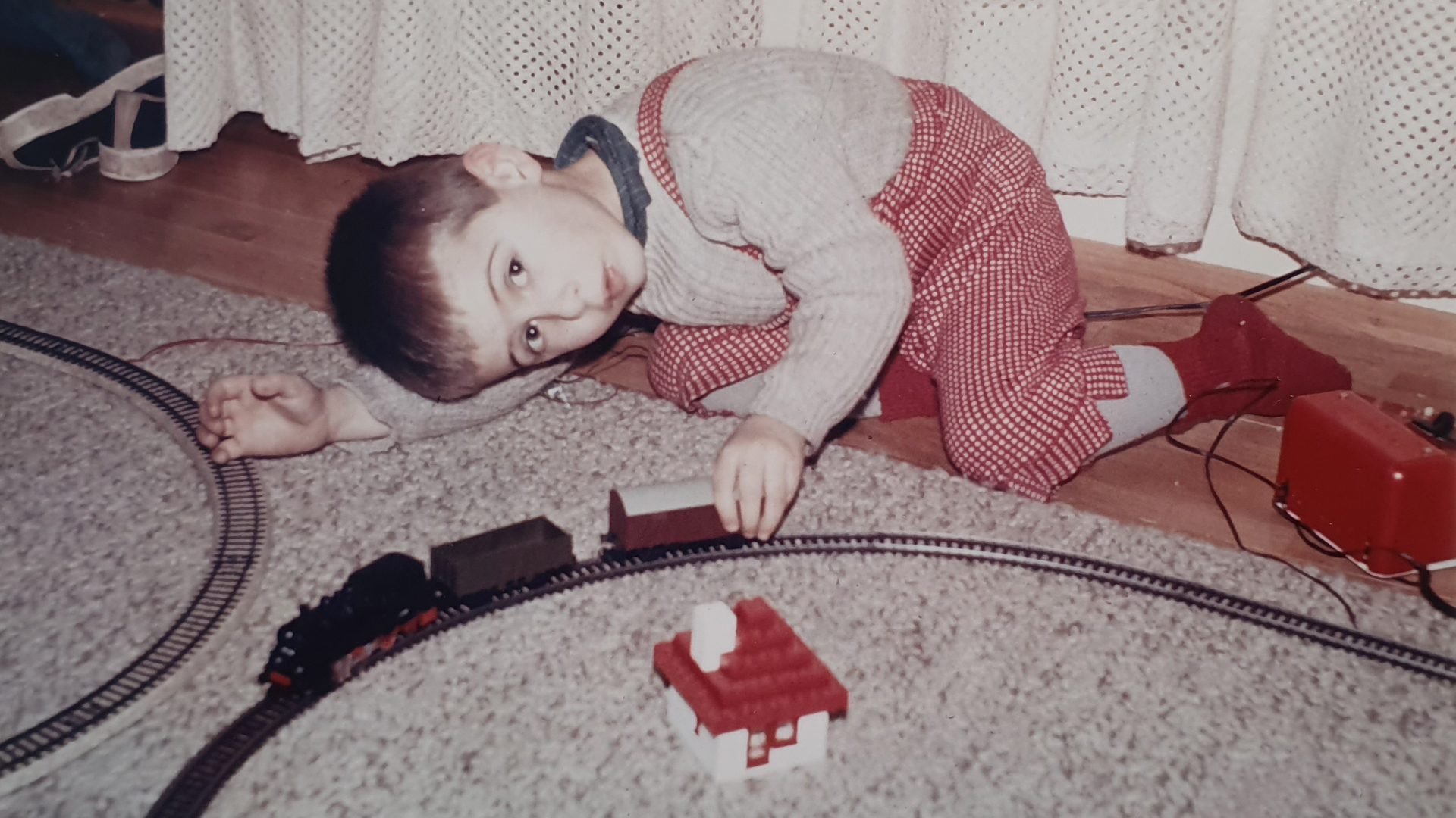Fotostrecke Momente, 1961 Wien Speising 01: Zu Weihnachten eine elektrische Eisenbahn!
