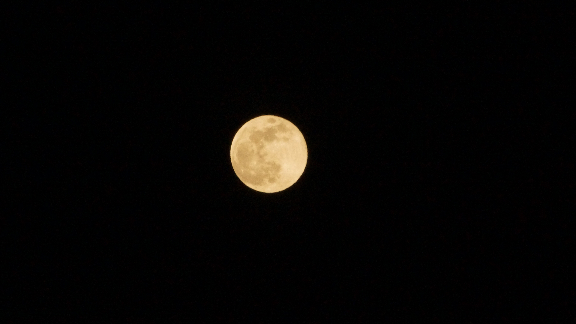 Fotostrecke Mond, Abbildung 16: Supermond vom 19. Februar 2019