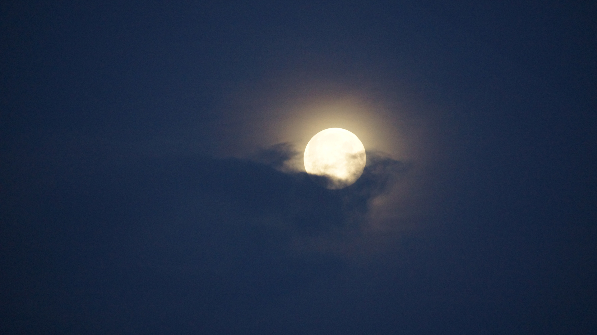 Fotostrecke Mond, Abbildung 17: Supermond vom 20. Februar 2019