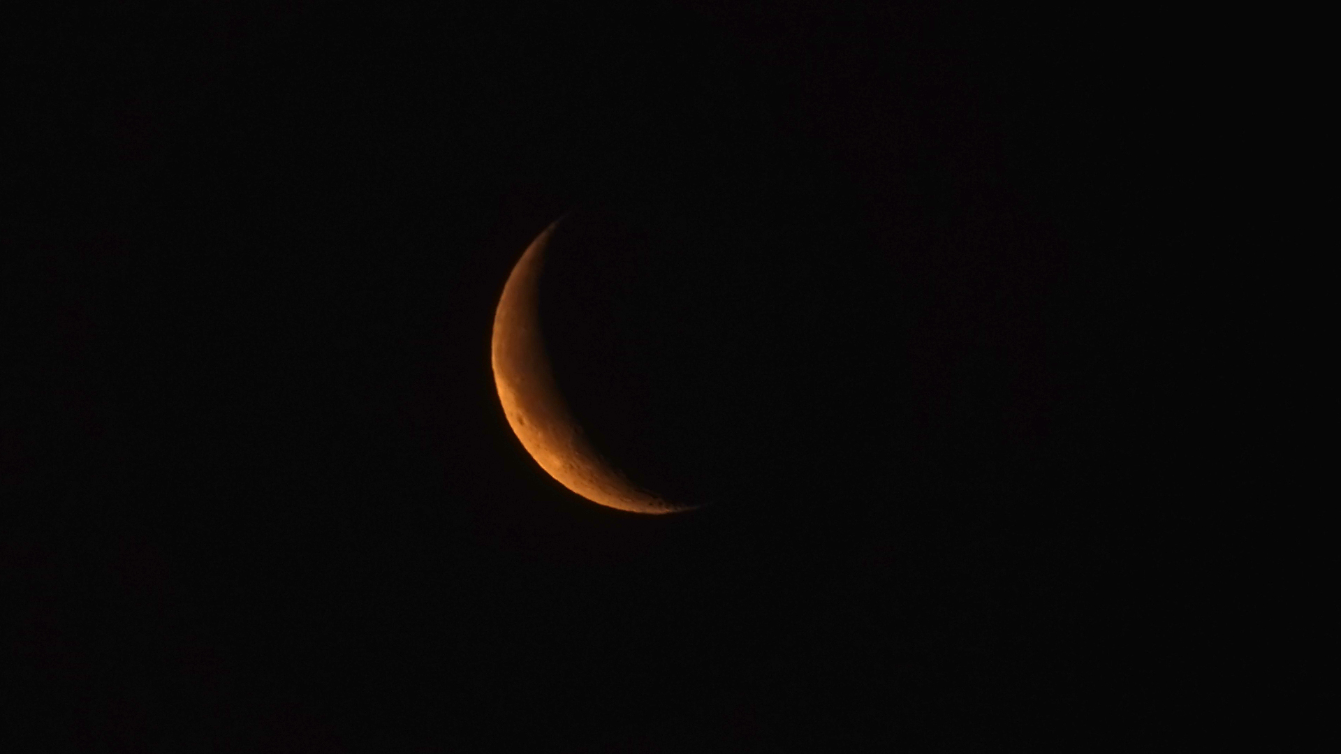 Fotostrecke Mond, Abbildung 24: Abnehmender Mond am 9. Jänner 2021 über Wien