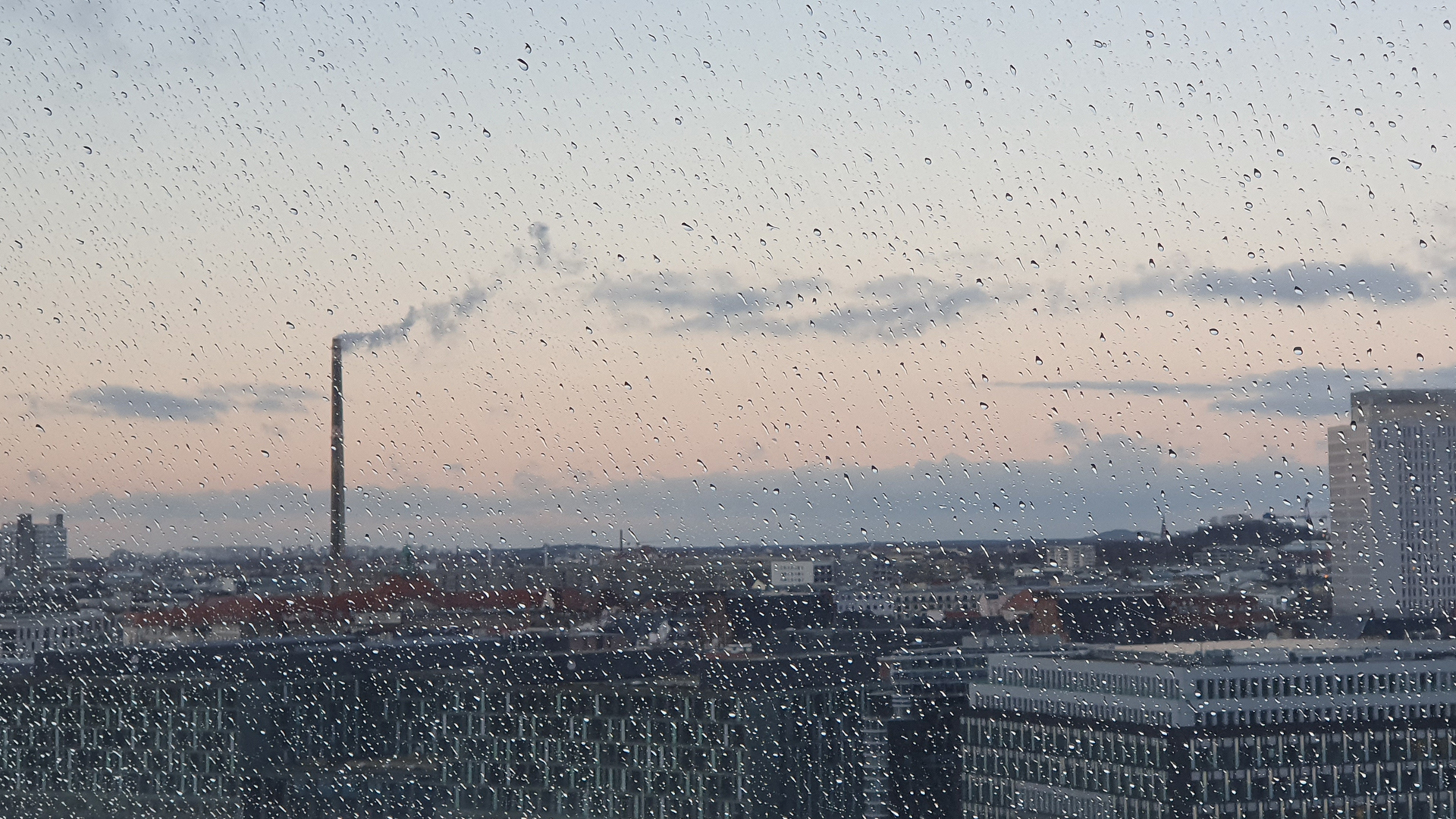 Fotostrecke Regenwetter 13: Regenwetter-Blick von der Reichstagskuppel auf Berlin