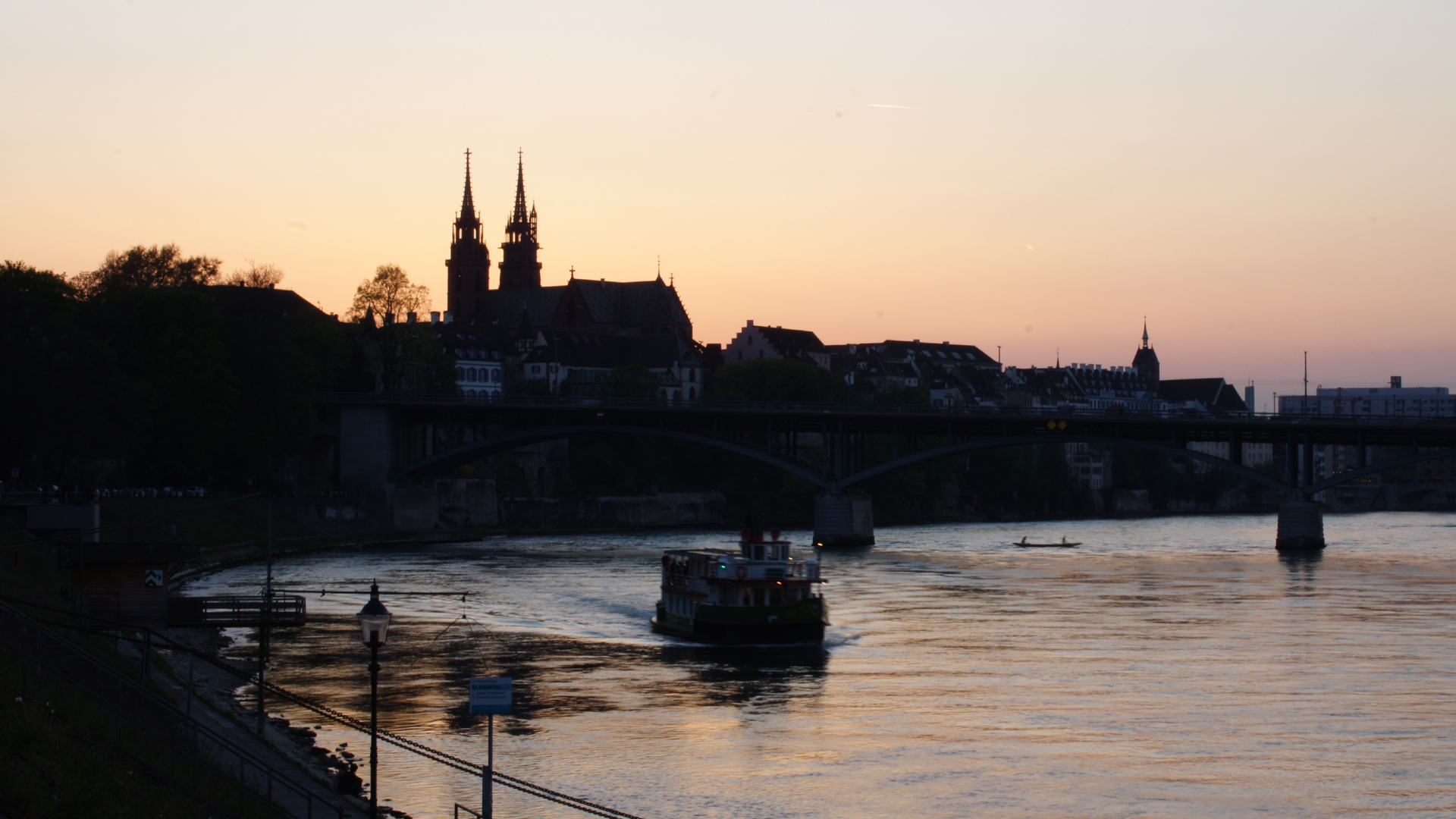 Schweiz 11: Abendstimmung am Rhein, Basel