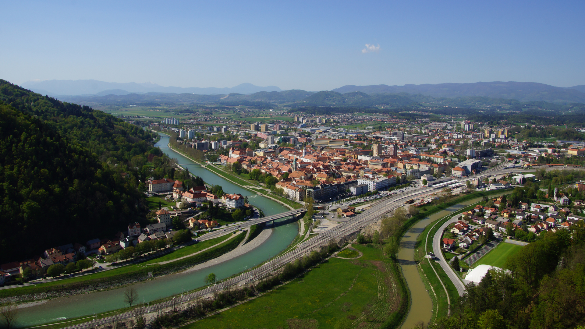 Slowenien 26: Blick von der Terrasse des Gasthauses "Gostilna pri Kmetec" auf Celje