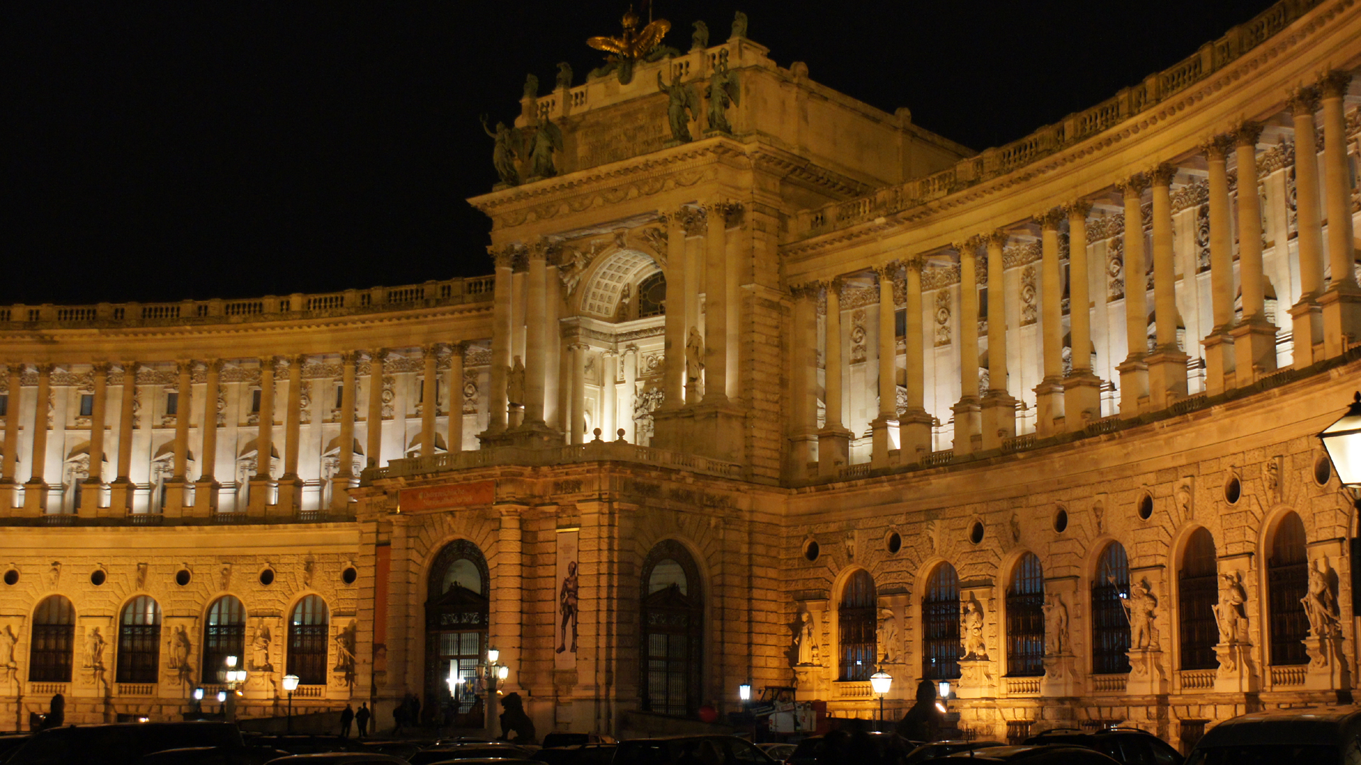 Fotostrecke Wien bei Nacht 04: Hofburg / Eingang zur Nationalbibliothek