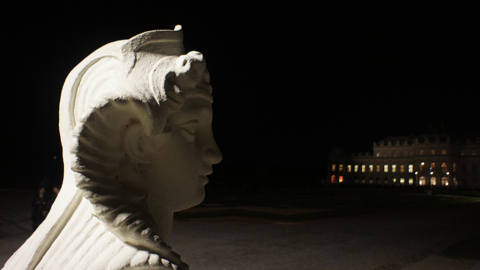 Fotostrecke Wien bei Nacht 16: Sphinx im Garten des Unteren Belvederes